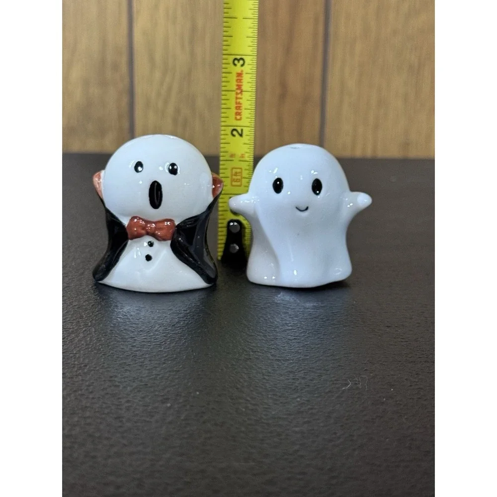 Cracker Barrel  Mini Ghost And Vampire Ghost Salt & Pepper Shaker Set 2025 New*